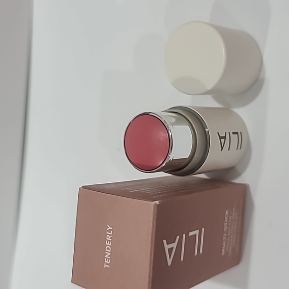 NIB ✅ ILIA #TENDERLY Multi-Stick Cream Blush + Highlighter + Lip Tint ✨ BNIB - Picture 9 of 9